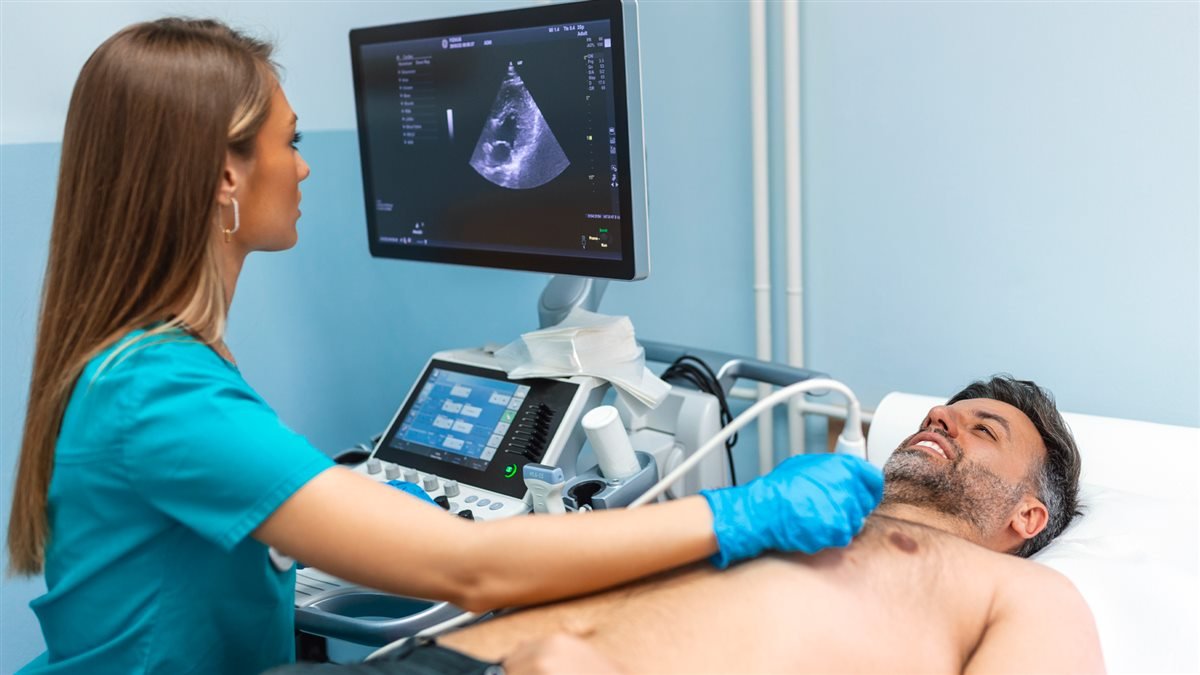 Realização de um ecocardiograma